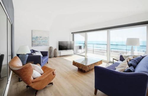 Lancing Apartment | Stylish Oceanfront Apartment with Breakfast & Accessibility