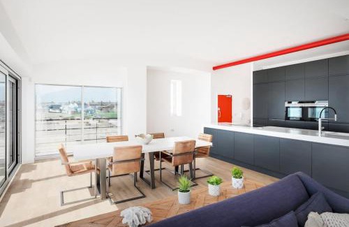 Lancing Apartment | Stylish Oceanfront Apartment with Breakfast & Accessibility
