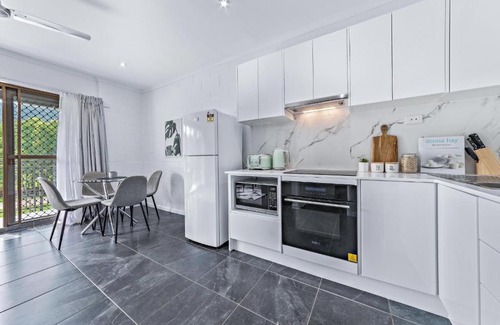 Cannonvale Apartment | Oceanfront Modern Apartment with Pool and Ocean Views