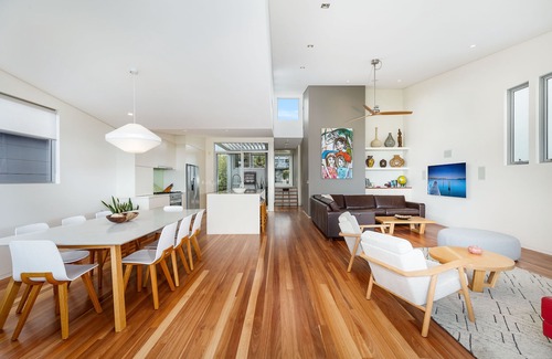 North Curl Curl House | Beach House Oasis with Pool & Ocean Views - Rated 10/10