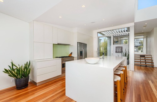 North Curl Curl House | Beach House Oasis with Pool & Ocean Views - Rated 10/10
