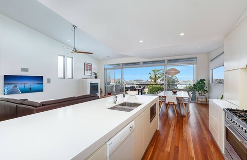 North Curl Curl House | Beach House Oasis with Pool & Ocean Views - Rated 10/10