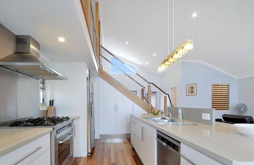 Woodgate House | Modern Beach House Close to Beach