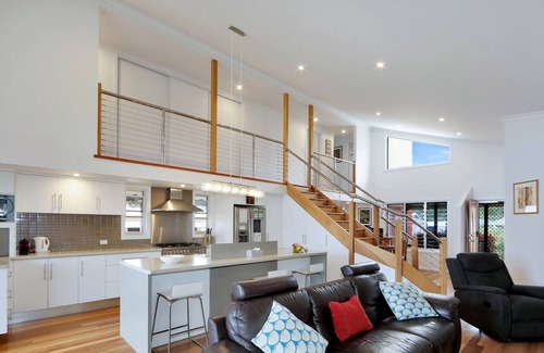 Woodgate House | Modern Beach House Close to Beach