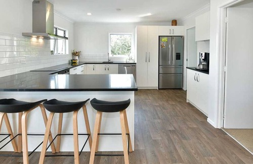 Snells Beach House | Modern Beach House with Oceanfront Views - Rated 9.8/10