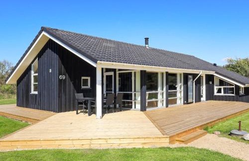 Grønhøj House | Family Retreat: 8-Person Holiday Home with Hot Tub