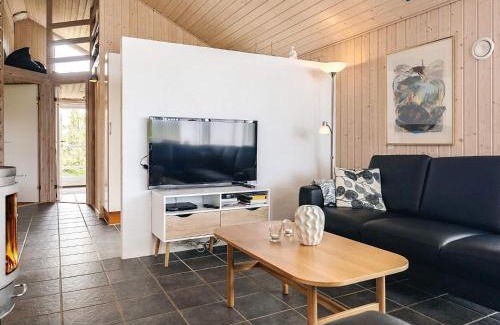 Grønhøj House | Family Retreat: 8-Person Holiday Home with Hot Tub