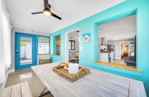 Indian Rocks Beach Cottage | Modern Beach Cottage Steps from the Shore with Great Amenities