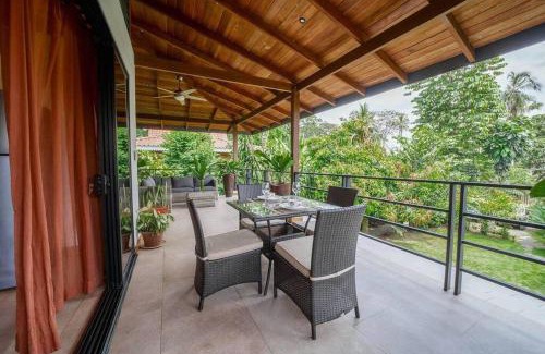 Puerto Viejo de Talamanca Apartment | Modern Beachfront Apartment with Balcony