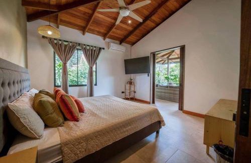 Puerto Viejo de Talamanca Apartment | Modern Beachfront Apartment with Balcony