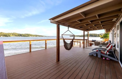 Allyn House | Modern Beachfront Cabin with Hot Tub and Spectacular Views