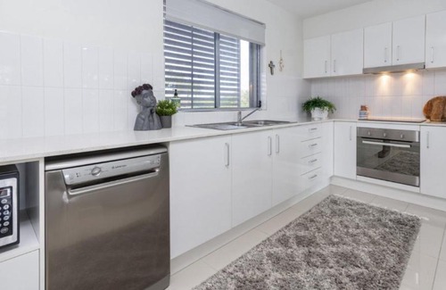 Woorim House | Chic Beachside Retreat with Family-Friendly Amenities