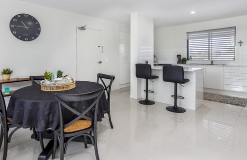 Woorim House | Chic Beachside Retreat with Family-Friendly Amenities