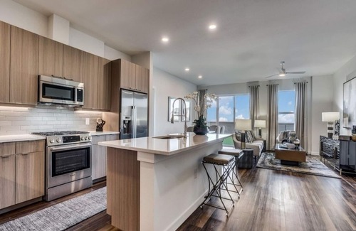 Dallas Apartment | Modern Two-Bedroom Apartment Near Botanical Gardens