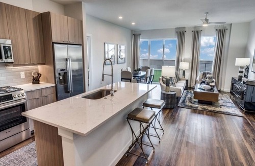 Dallas Apartment | Modern Two-Bedroom Apartment Near Botanical Gardens