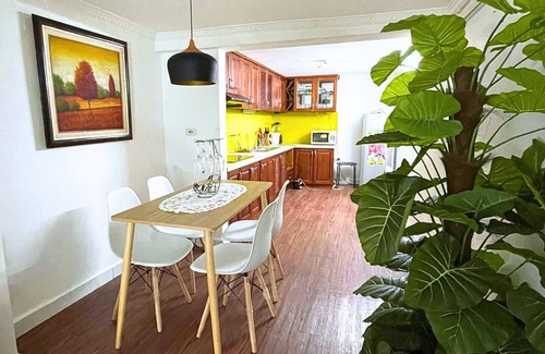 Van Mieu House | Modern bedrom in Liight Homstay Hanoi with Netflix, Kitchen, Washer & Dryer