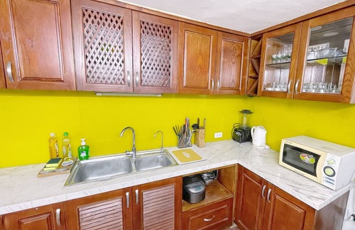 Van Mieu House | Modern bedrom in Liight Homstay Hanoi with Netflix, Kitchen, Washer & Dryer