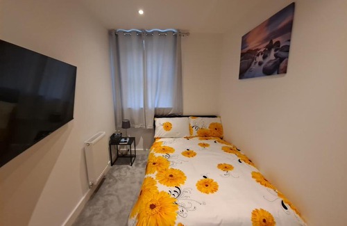 Seacroft House | Cozy Bedrooms with Kitchen and Child-Friendly Amenities