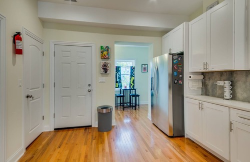 Roseland Apartment | Stylish Oceanfront Retreat: 3-Bedroom Getaway Awaits!