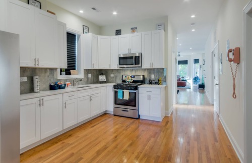 Roseland Apartment | Stylish Oceanfront Retreat: 3-Bedroom Getaway Awaits!