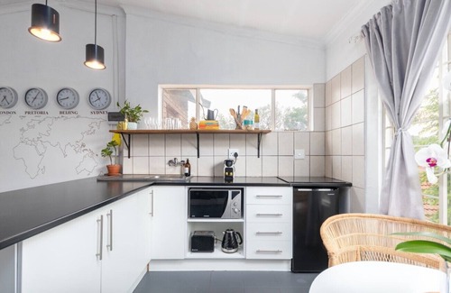 Centurion Hotel | Trendy Bohemian Apartment with Pool & BBQ in Centurion
