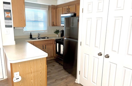 Southwest Raleigh Condo | Stylish Boho 2 BR Condo with Spa & Hot Tub in Raleigh