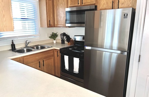 Southwest Raleigh Condo | Stylish Boho 2 BR Condo with Spa & Hot Tub in Raleigh