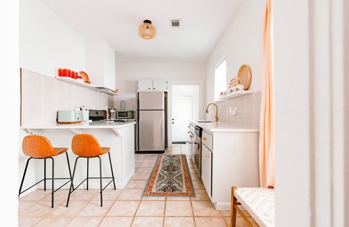 Heights House | Prime Boho Bungalow Steps from Charm Heights Strip