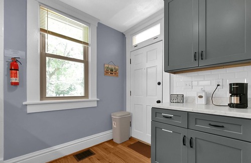 Olde Towne East House | Stylish 1BR Retreat Near Downtown with Breakfast & Kitchen