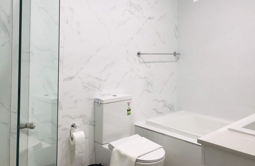 Asquith Apartment | Modern/Brandnew/2 Bd 2Bth/WiFi/Parking/Netflix/Washer/Dryer