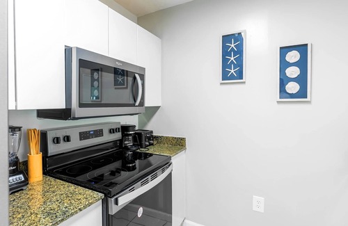 Brickell Apartment | Modern Brickell Condo w/Pool