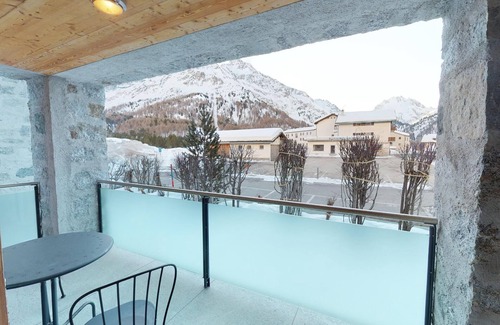 Maloja Apartment | Bright 1½ Room Apartment with Balcony in Quiet Location