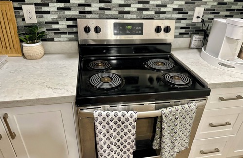 Pickering Apartment | "Modern & Bright 2BR Retreat in Pickering – 12 mins from Waterfront!"