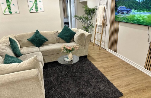 Pickering Apartment | "Modern & Bright 2BR Retreat in Pickering – 12 mins from Waterfront!"