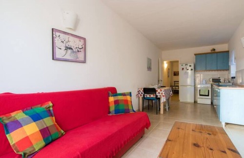 Bahar ic-Caghaq Apartment | Bright Apartment Near Beach with Pool and Ocean Views