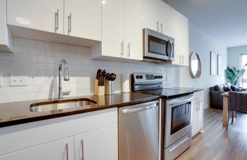 Jefferson Manor Apartment | Bright and Modern Apartment in Alexandria for Families