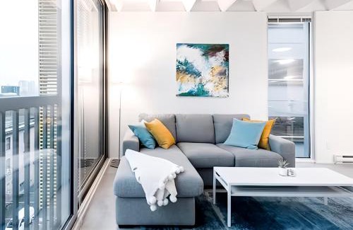 Chinatown Apartment | Bright 1 Bedroom Downtown Apt with Rooftop Patio & Breakfast