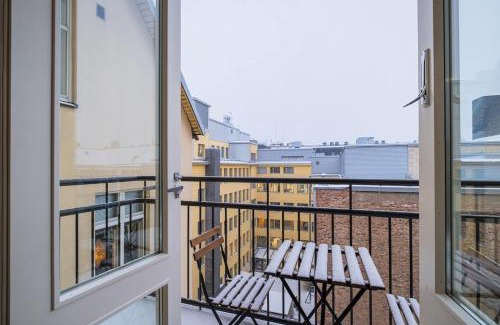 Kaisaniemi Apartment | Modern & Bright Central Helsinki