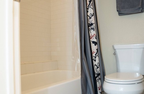Allandale Condo | Bright Condo with Washer & Kitchen in Prime Location