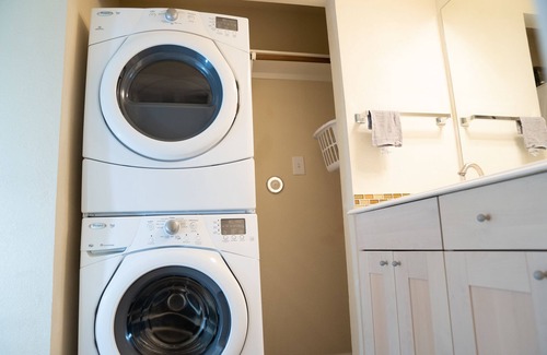 Allandale Condo | Bright Condo with Washer & Kitchen in Prime Location