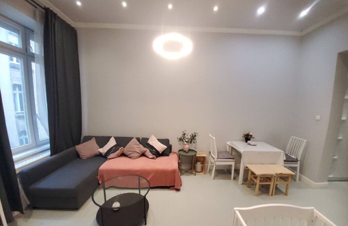 Inner City Budapest Apartment | Vibrant Budapest Oasis: Pet-Friendly and Family Amenities