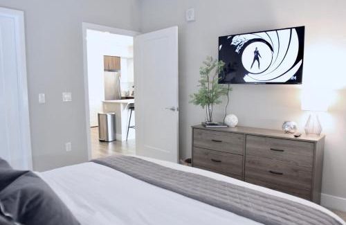 Orange Apartment | Modern Hotel with Pool & Ocean View - Near CHOC & St Joseph