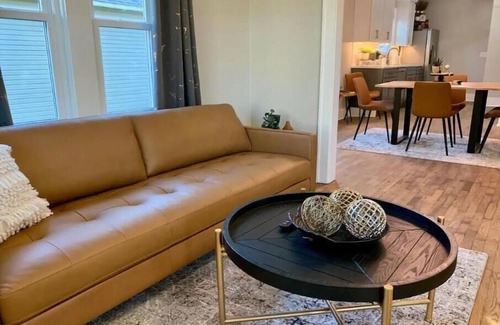 Wichita House | Guest Rated 10/10: Modern Bungalow by Riverfront Stadium