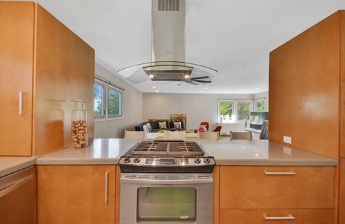 Blackshear-Prospect Hill House | Modern Bungalow in Central Austin- 3 Bedroom 2.5 Bath