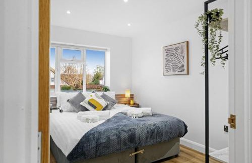 Maidstone House | Stylish Bungalow in Maidstone - Child Friendly & Top Rated