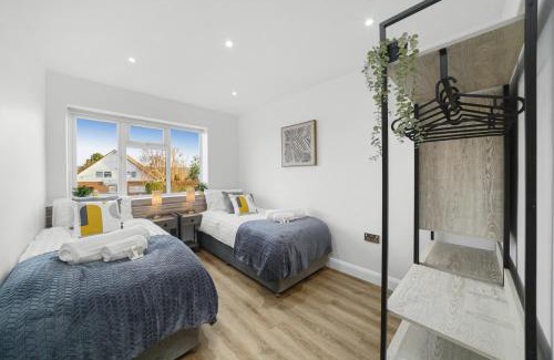 Maidstone House | Stylish Bungalow in Maidstone - Child Friendly & Top Rated