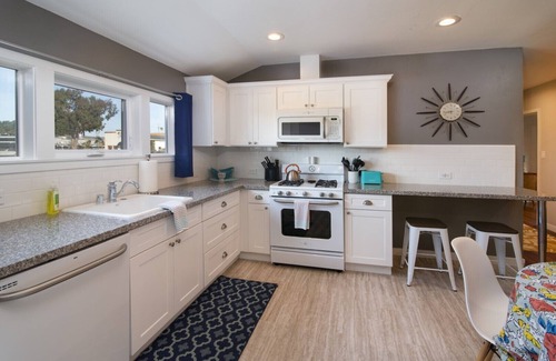 Morro Bay House | Trendy Bungalow with Spa in Morro Bay - Guest Rated 10/10
