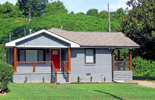 Chosewood Park House | Modern Bungalow Steps from Downtown with Family-Friendly Perks