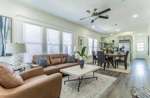 Denver Heights House | Modern Bungalow with Ocean View near Downtown San Antonio