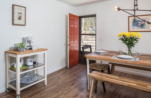 Hendersonville House | Modern Cabin Retreat Near Trails & Downtown with Spa